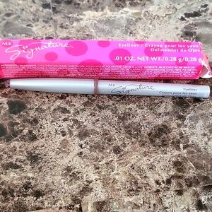 Taupe: Eyeliner by MK